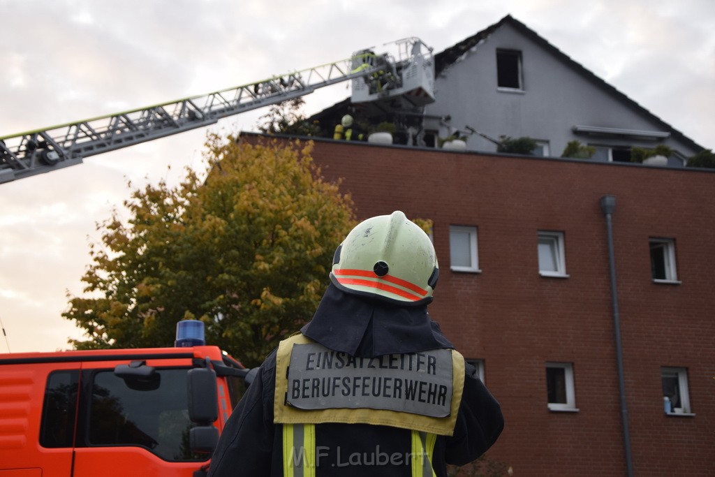 Feuer 2 Y Koeln Suerth Elisabeth Selbertstr P103.JPG - Miklos Laubert